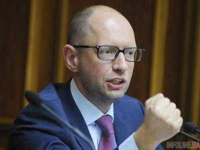 Яценюк призвал Запад предоставить Украине оборонительное оружие