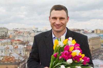 Виталий Кличко поздравил всех мам с Днем матери
