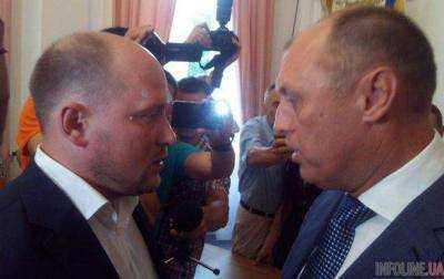 Мэр Полтавы А.Мамай и народный депутат С.Каплин подрались перед сессией городского совета. Видео