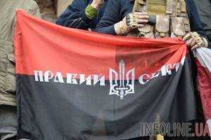 "Правый сектор" пикетирует въезд в АП