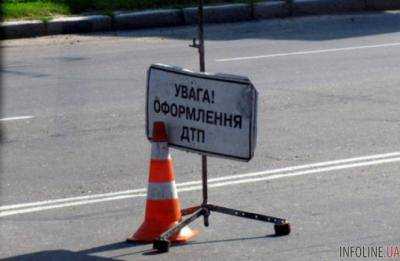 В Киеве легковушка столкнулась со скорой: три человека госпитализированы