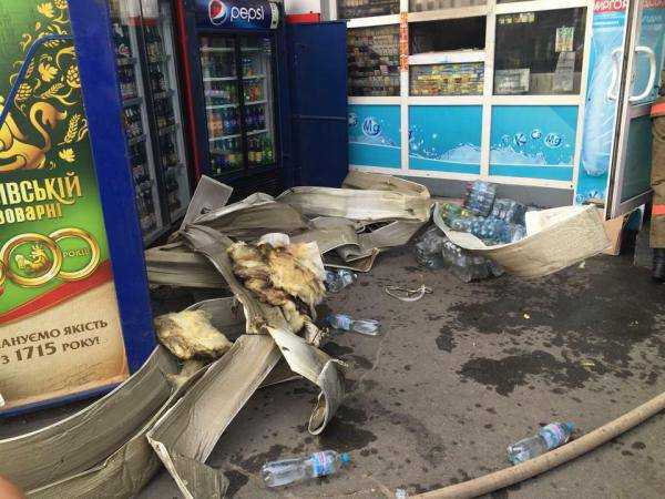 В Киеве горел продуктовый киоск