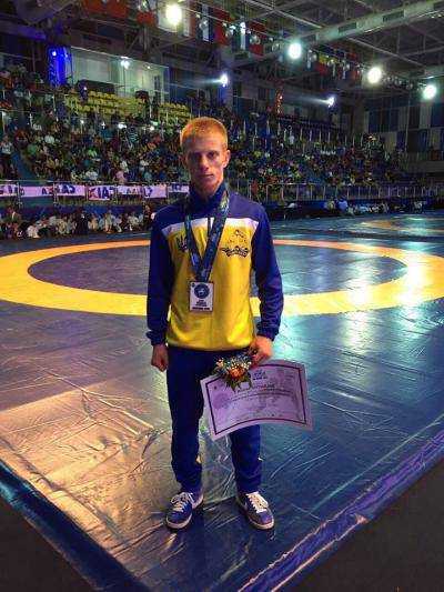 На Чемпионате мира по борьбе двое украинцев завоевали награды