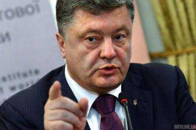Президент Украины Петр Порошенко назвал визит президента РФ Владимира Путина в Крым продолжением нагнетания ситуации на Донбассе