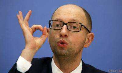 Премьер-министр Арсений Яценюк заявил, что намерен инициировать увеличение размера премии Кабмина