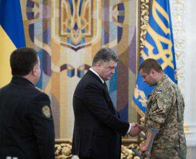 Президент Украины наградил пятнадцать украинских военных