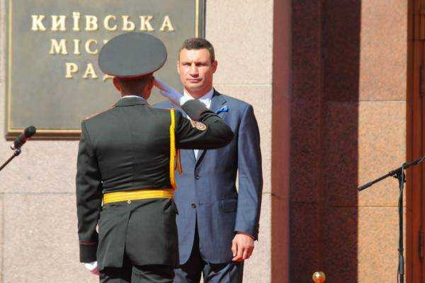 Мэр В.Кличко поздравил киевлян с днем ??Государственного флага