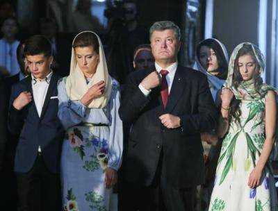 Президент Украины П.Порошенко перед парадом помолился в Софийском соборе