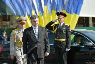 Президент Украины П.Порошенко прибыл на военный марш