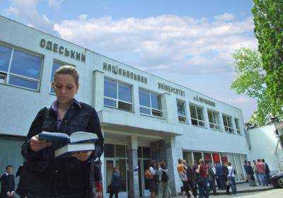 Исследования показали: Взятки за поступление берут в каждом одесском ВУЗе