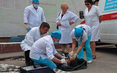 Пострадавших под Верховной Радой развозили по больницам 25 бригад "скорой"