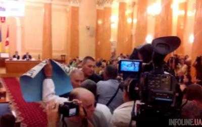 В горсовете Одессы во время заседания вспыхнула драка. Видео