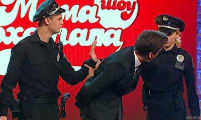 Участники "Мамахохотала" разыграли задержание Олега Ляшко двумя патрульными. Видео