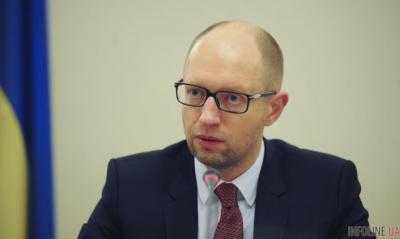 Яценюк предложил покупать планшеты вместо учебников