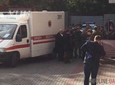 Автомобиль скорой помощи с И.Мосийчуком заблокировали