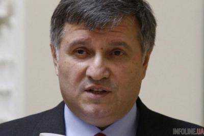 А.Аваков: первый приговор за подкуп избирателей объявили трем студентам, а заказчик - убежал