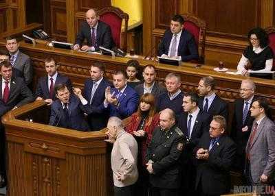 Фракция "Радикальной партии" заблокировала трибуну Верховной Рады