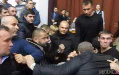 Разборки по-украински: на заседании Полтавского облсовета произошла массовая драка. Видео