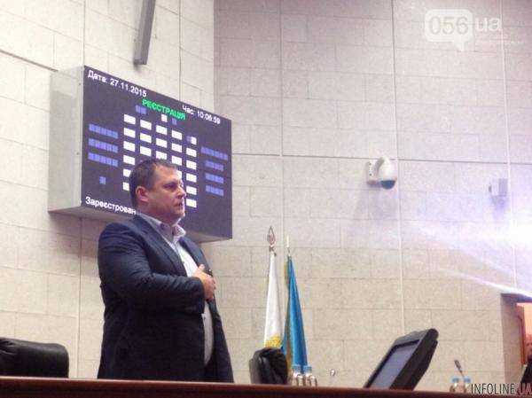 Разборки в горсовете: в Днепропетровске сессия новых народных избранников закончилась на присяге Филатова. Фоторепортаж