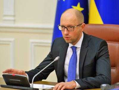 Яценюк требует от РФ снятия незаконного решения о запрете передвижения украинских грузовиков по территории РФ