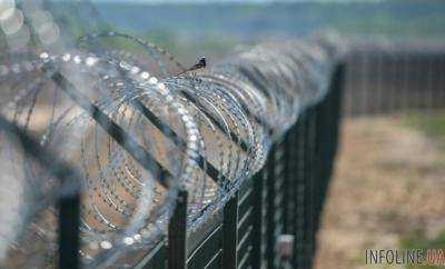 Страны Балтии начали строить заборы на границах с РФ и Беларусью