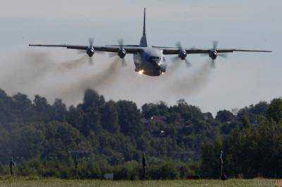 Грузовой самолет Ан-26 потерпел крушение у берегов Бангладеш