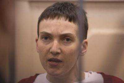 Надежда Савченко подстриглась, пьет воду и держит вес