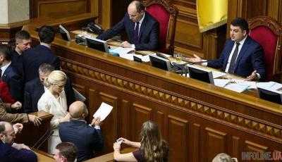 Группа народных депутатов заблокировала трибуну Верховной Рады