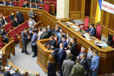 Рада ушла на перерыв после очередного блокирования трибуны