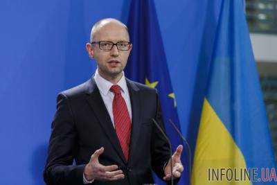 Премьер-министр Украины Арсений Яценюк поручил повысить зарплаты и пенсии на 6%