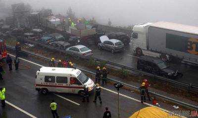 Во Франции в результате столкновения автобуса и грузовика погибли 12 человек