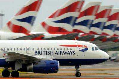 Из-за сильного шторма Великобритания отменила авиарейсы и закрыла автомагистрали