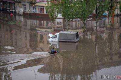 Четырехдневный проливной дождь превратил Баку в «Венецию». Видео