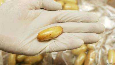 В аэропорту Барселоны умер человек от разрыва капсулы кокаина в желудке