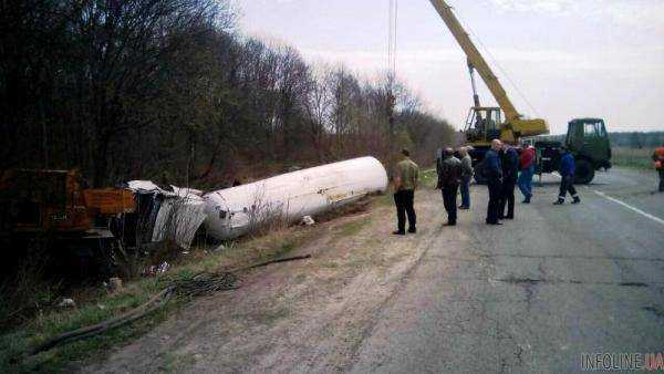 В Черкасской области перевернулась фура с газом. Фото