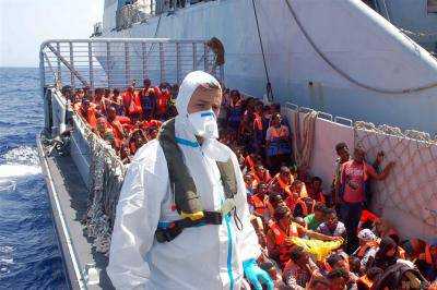 Греция отправила второе судно с мигрантами в Турцию