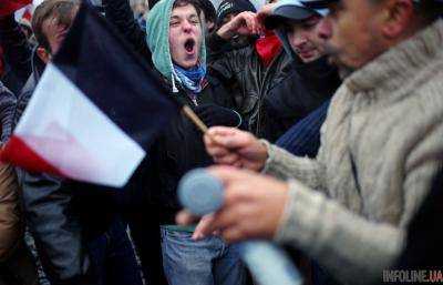 В антиправительственных манифестациях сегодня во Франции приняли участие более 100 тысяч человек