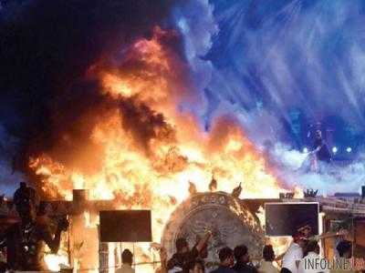 Власть Индии поручила провести расследование причин пожара в храме
