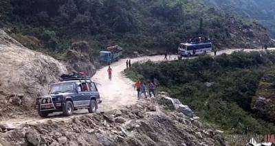 В Непале переполненный автобус сорвался в пропасть: есть погибшие