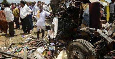 В Индии ужасное ДТП: автобус упал в овраг, более 20 погибших