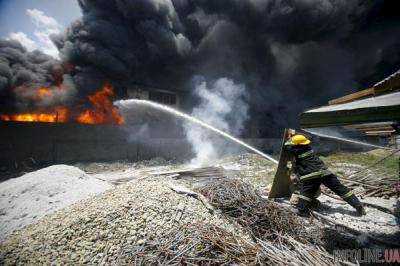 В Болгарии произошел пожар на заводе: погибли два человека