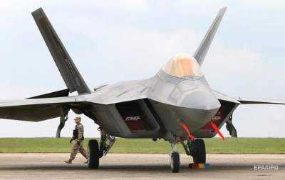 Пентагон направил два истребителя пятого поколения F-22 в Литву