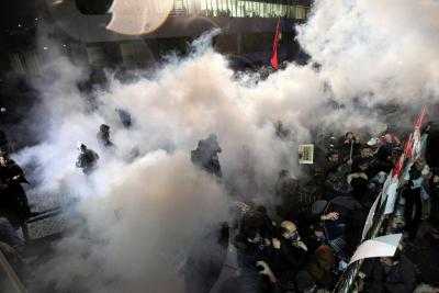 В Стамбуле против демонстрантов полиция применила слезоточивый газ