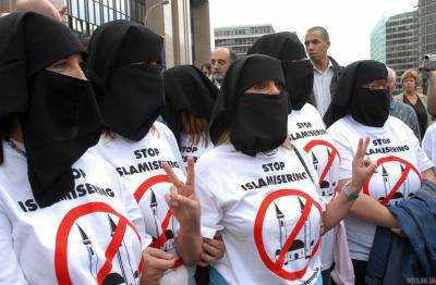 В Германии партия "Альтернатива для Германии" приняла антиисламский манифест