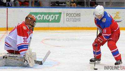 Путин опять схватился за хоккейную клюшку. Видео