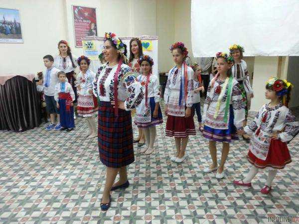 В Стамбуле отметили День вышиванки и победу певицы Джамалы