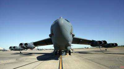 На базе ВВС США на острове Гуам в Тихом океане разбился бомбардировщик В-52