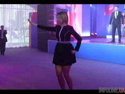 Хит сети: официальный представитель МИД России М.Захарова станцевала "Калинку" на саммите в Сочи. Видео