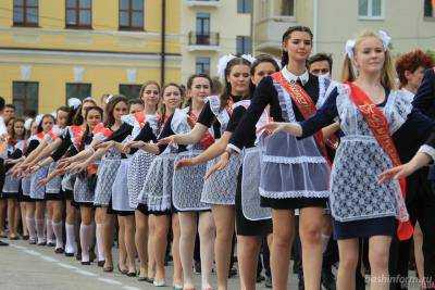 В Киеве около 14 тыс. школьников услышали свой последний звонок