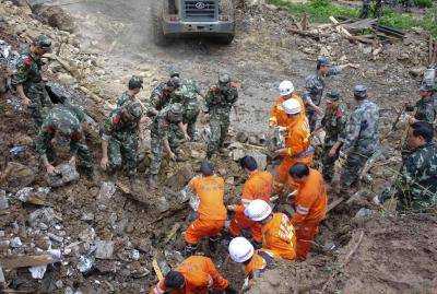 В результате оползня в Китае под завалами оказались шесть человек